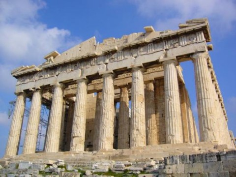 Repubblica: H Ελλάδα αρχίζει να βλέπει και πάλι το φως