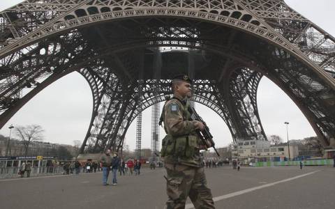 Εξι νεκροί απο κατάρρευση κτιρίου στο Παρίσι