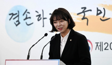 Νότια Κορέα: Γυναίκα βουλευτής δέχτηκε επίθεση και μεταφέρθηκε αιμόφυρτη στο νοσοκομείο