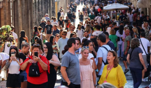 Ιταλία: Δύσκολα τα πράγματα για τους νέους, ενώ γερνάει η χώρα- Τι δείχνει έρευνα