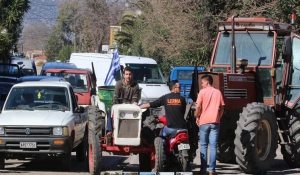 Μπλόκα αγροτών στις εθνικές - Κατευθύνονται προς τον Προμαχώνα