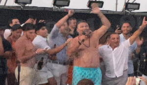 Μύκονος: 2.000 άτομα, celebrities και ξένοι κροίσοι στο μεγάλο πάρτι στην Ψαρού - Βίντεο και φωτογραφίες