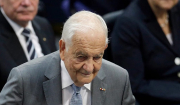Γαλλία: Ο Αλφρέντ Γκροσέ, φυσιογνωμία της γαλλογερμανικής συμφιλίωσης, απεβίωσε σε ηλικία 99 ετών