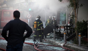 Μία 42χρονη νεκρή και πέντε τραυματίες από την ισχυρή έκρηξη στην Πλατεία Βικτωρίας