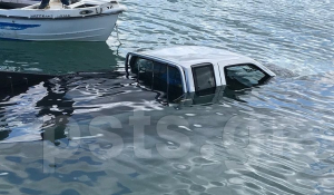 Αντίπαρος: Αυτοκίνητο έπεσε στο λιμάνι