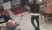 ΗΠΑ: Πελάτης εστιατορίου στο Χιούστον έβγαλε όπλο κι εκτέλεσε ληστή