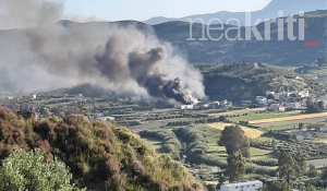 Κρήτη: Μεγάλη φωτιά σε εργοστάσιο στη Φοινικιά