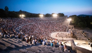 Ραγδαία αύξηση αφίξεων και εσόδων για τον ελληνικό τουρισμό το φθινόπωρο