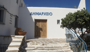 Πάρος: Υψηλόβαθμα στελέχη της Ελληνικής Αστυνομίας πραγματοποιούν επίσκεψη στο νησί – Σύσκεψη στο Δημαρχείο