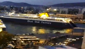 Τέλος στην ταλαιπωρία χιλιάδων επιβατών. Το Blue Star Naxos αναχώρησε από τον Πειραιά στις 17:30