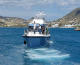 Πάρος: Aυτό είναι το σκάφος PARAFRON με το οποίο περιοδεύει ο Πρόεδρος του ΣΥΡΙΖΑ κ. Στέφανος Κασσελάκης στα νησιά