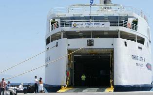 Δύο συλλήψεις για το «μπλόκο» στο λιμάνι της Ραφήνας