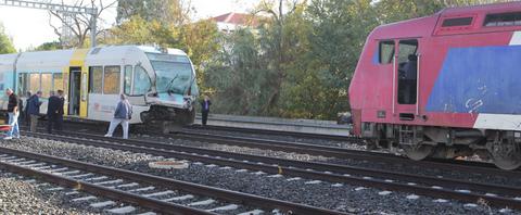 Σύγκρουση τρένου με συρμό του Προαστιακού στο Ρουφ