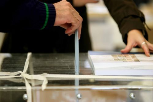 Στη μάχη των σημερινών εκλογών 1.441 δημοτικοί και 105 περιφερειακοί συνδυασμοί