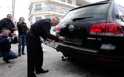 Στον Εισαγγελέα ο Μ. Λιάπης - οδηγούσε ανασφάλιστο SUV με πλαστές πινακίδες