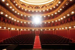 Το Δημοτικό Θέατρο Πειραιά κερδίζει το κοινό του