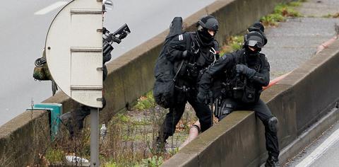 Γαλλικό πρακτορείο: Νεκροί από αστυνομικά πυρά οι δύο τζιχαντιστές