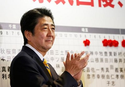 Ιαπωνία: Συντριπτική νίκη για τον Σίνζο Αμπε