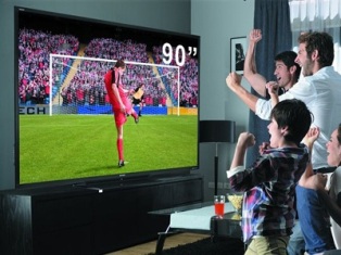 &quot;Έφτασε&quot; και στην Ευρώπη η μεγαλύτερη τηλεόραση LED με οθόνη 229 εκατοστών