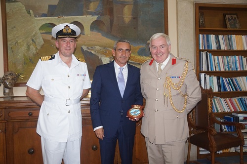 Εθιμοτυπική επίσκεψη, του κυβερνήτη του Πολεμικού Πλοίου της Μεγάλης Βρετανίας