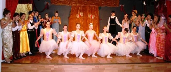 Η Λίμνη των Κύκων: η θεατρική πράξη συναντά τον κλασικό χορό