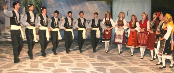 Παραδοσιακοί χοροί από διάφορες περιοχές, στη Νάουσα Πάρου