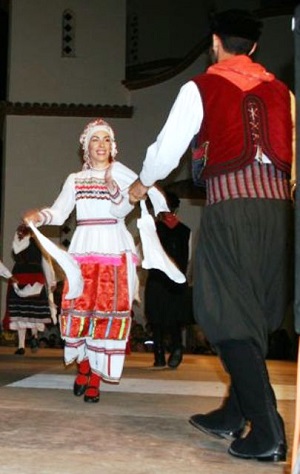 Χοροί και Δρώμενα την Κυριακή στη Νάουσα: Ειδικό Αφιέρωμα στα έθιμα, την φορεσιά και τους χορούς της Εύβοιας