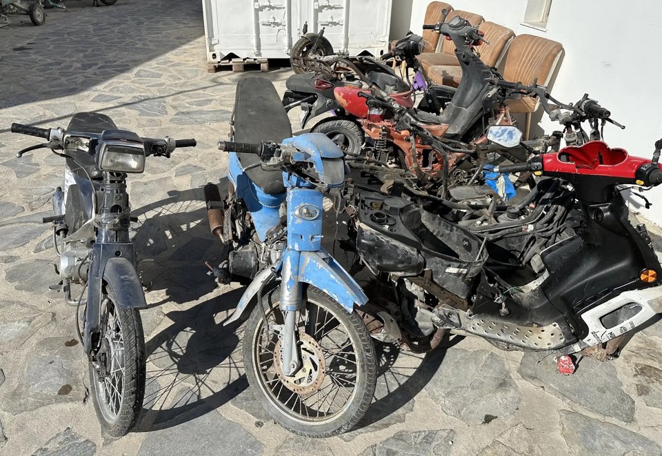 mykonos moto