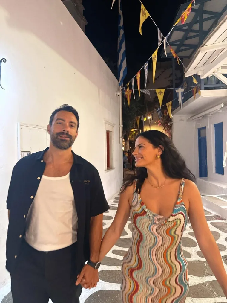 h mama kai o mpampas 3eportisan mykonos 1