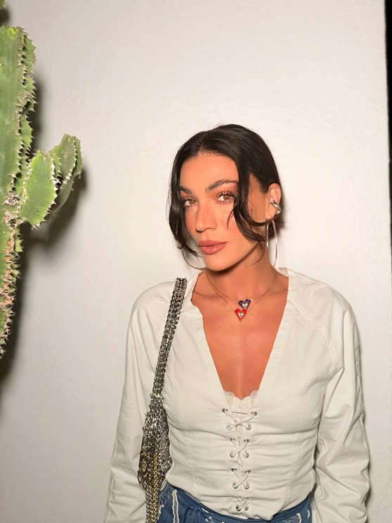 ivi adamou 5