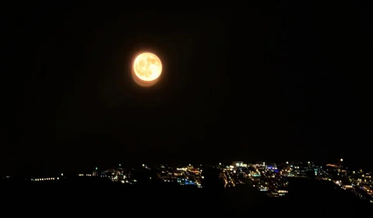 santo moon