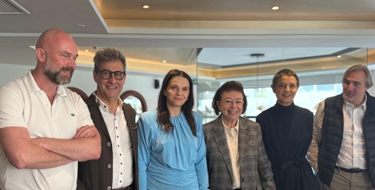 Matthiijs Wouter KnolΟρέστης Ανδρεαδάκης Ζιλιετ Μπινός Λίνα Μενδώνη Ελίζ Ζιλαντό ΆκηςΣακελλαρίου