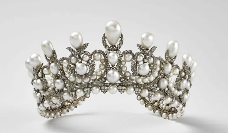 tiara1