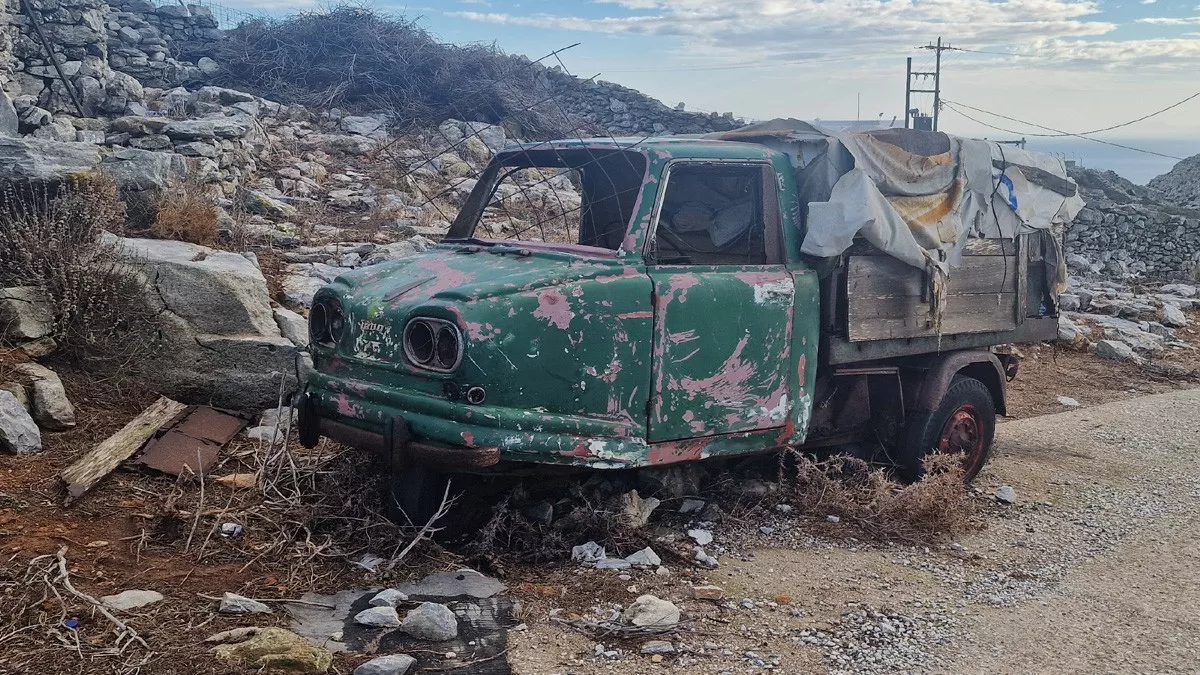 241115163100 Amorgos old car saribal