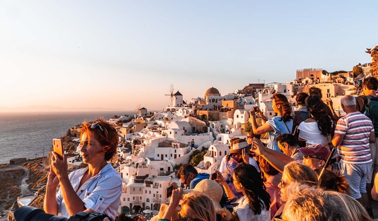 Santorini tourists