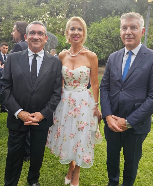 monogiou xatzimarkos