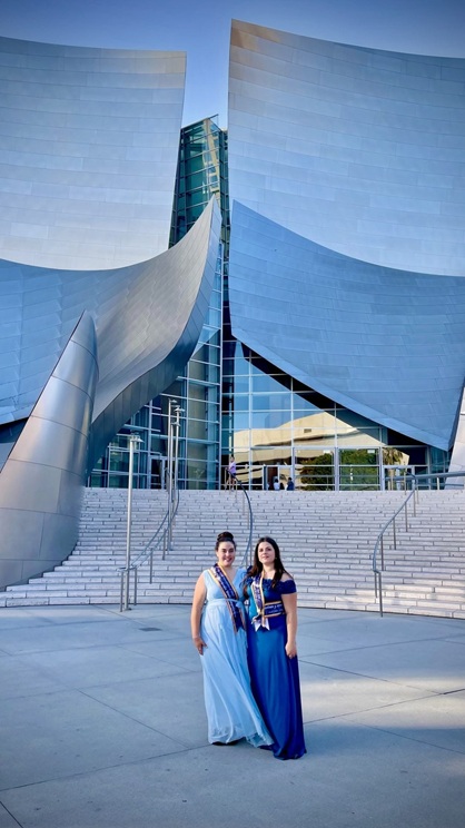 7. Η Εβελίνα και η Αγγελίνα στο εμβληματικό Walt Disney Concert Hall Los Angeles