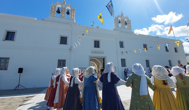 gel paros ekatontapylianoi xoroi 105