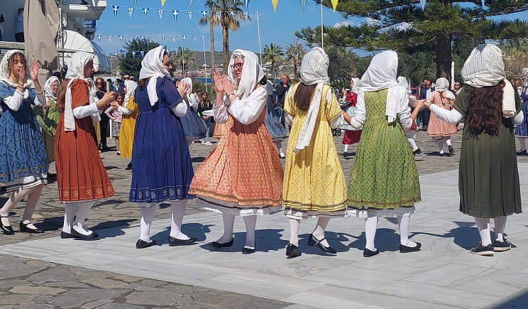 gel paros ekatontapylianoi xoroi 109