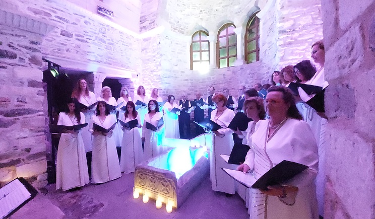 ekato vaptistirio synaulia 107