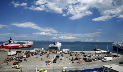 Γάμος αλά ελληνικά: Ξεκίνησαν τα γυρίσματα στο λιμάνι της Ραφήνας
