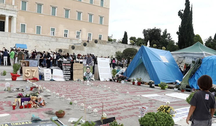Τέλος τα "τσαντίρια" στο Σύνταγμα - Μητσοτάκης: Η φύλαξη και συντήρηση του Αγνώστου Στρατιώτη περνά στο Υπουργείο Εθνικής Άμυνας