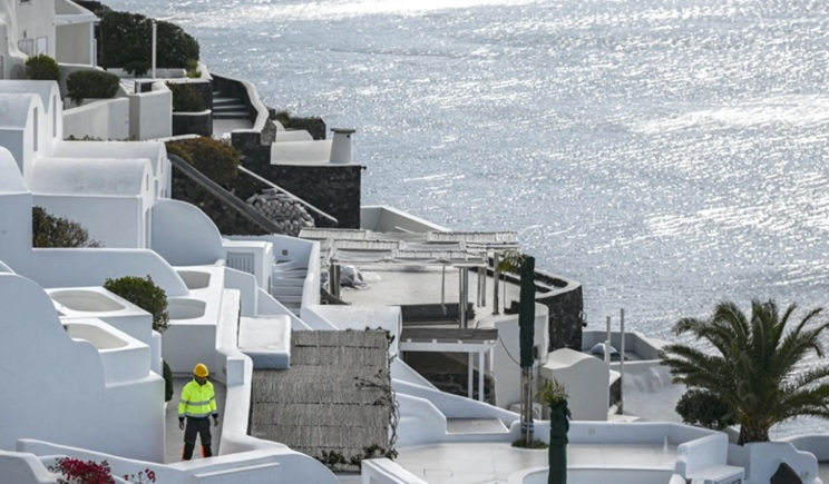 Συνεδρίασε η Επιτροπή Εκτίμησης Κινδύνου - Σε ισχύ τα μέτρα λόγω κατολισθήσεων στη Σαντορίνη