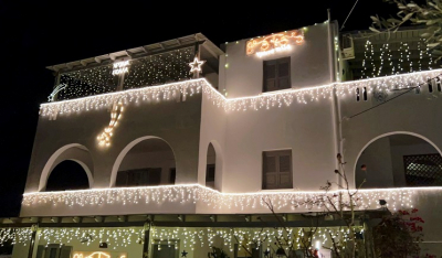 Πάρος: Χριστουγεννιάτικη υπερπαραγωγή! Αυτό είναι το πιο λαμπερά στολισμένο σπίτι στο νησί! (Βίντεο)