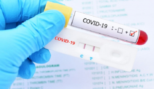 Κορονοϊός: Με ποια συμπτώματα μπορείτε να κάνετε δωρεάν τεστ COVID-19 μέσω ΕΟΔΥ