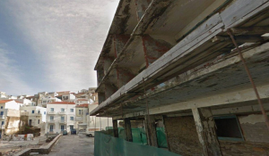 Άνδρος: Στον Δήμο για 40 έτη προς αξιοποίηση το Ξενία – Τι προβλέπει η συμφωνία μακροχρόνιας μίσθωσης