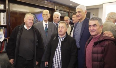 Εορταστικό κλίμα στο γραφείο του αναπληρωτή Υπουργού Αθλητισμού, Γιάννη Βρούτση, (Βίντεο)