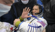 Ο Φρανκ Ρούμπιο επέστρεψε στη Γη μετά από έναν χρόνο στο διάστημα - Μαζί του και δύο Ρώσοι κοσμοναύτες