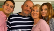 Νατάσα Παζαΐτη: H οικογενειακή φωτογραφία με τον Κώστα Καραμανλή και τα παιδιά τους για τα γενέθλιά της