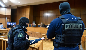 Χρυσή Αυγή: Ανακοινώθηκαν οι ποινές στους 42 καταδικασθέντες – 13 χρόνια κάθειρξης σε Μιχαλολιάκο και Κασιδιάρη (Βίντεο)